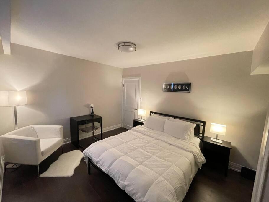3-Bedroom Modern Luxury Apartment In The Heart Of City Toronto Exterior foto