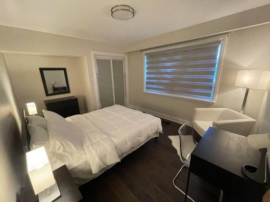 3-Bedroom Modern Luxury Apartment In The Heart Of City Toronto Exterior foto